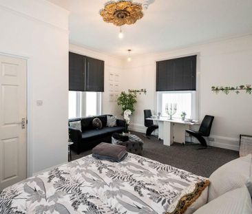 1 bedroom in a house share to rent - Photo 1