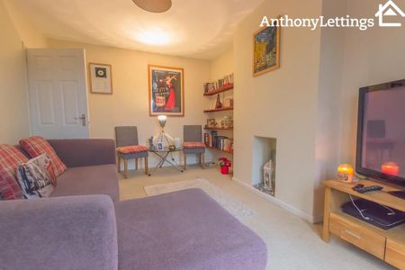 2 bedroom maisonette to rent - Photo 2