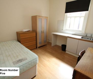 8 Bed Student Accommodation - Photo 2