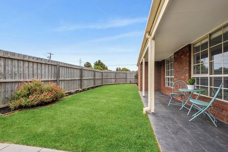 Chic Modern Living in Private Setting! - Photo 4