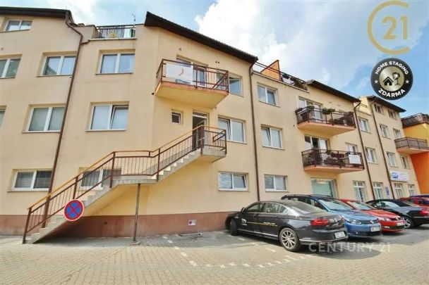 Pronájem kompletně zařízené garsonky s parkováním před domem Královo Pole - Photo 1