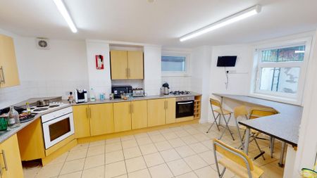 4 bedroom flat to rent - Photo 5