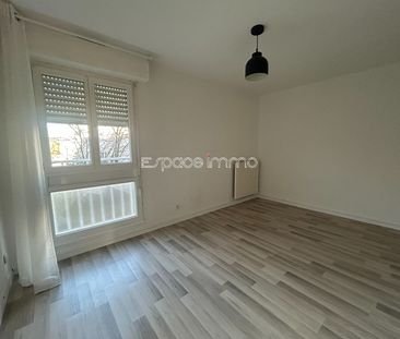 Location Appartement 4 pièces 67m² MONT ST AIGNAN 76130 - Photo 3