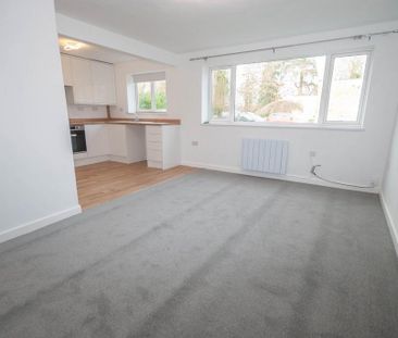 2 bedroom maisonette to rent - Photo 2