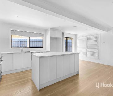 4 Tamarind Crescent, Werribee VIC, Belconnen - Photo 6