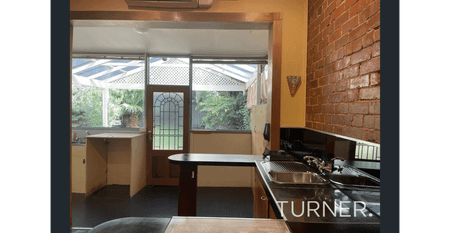 CHARMING SPACIOUS 2 BEDROOM HOME - Photo 3