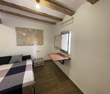 Apartamento de alquiler en Capellans, Barri Gòtic - Photo 2