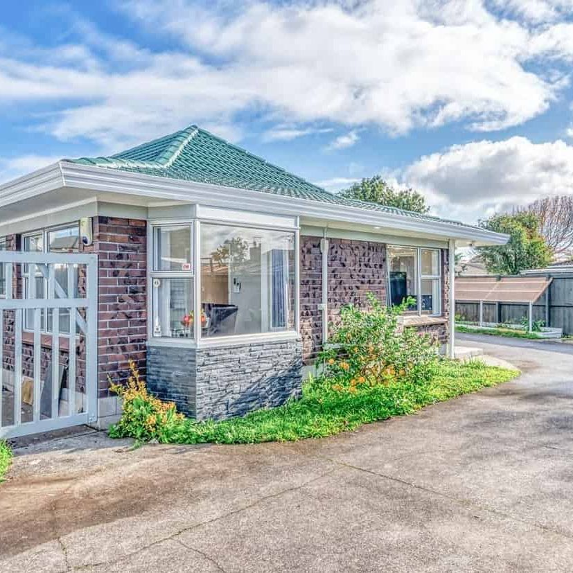 Charming 3BR Home with Garden! - Photo 1