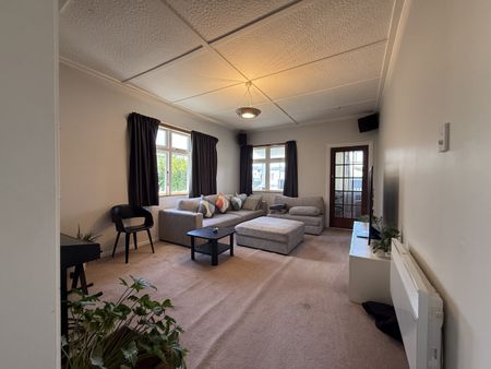 3 Bedroom Family Home in Trentham - Photo 2