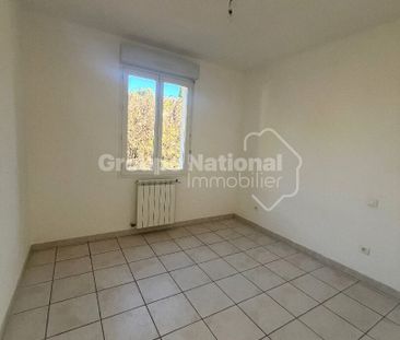 ROGNONAS - Maison de plain pied avec 3 chambres et garage., - Photo 3