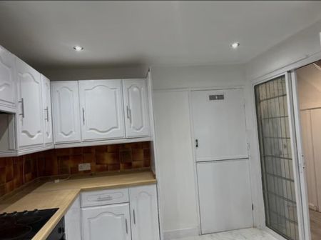 3 bedroom end of terrace house to rent - Photo 4