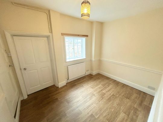 Terraced House to rent on - Photo 1