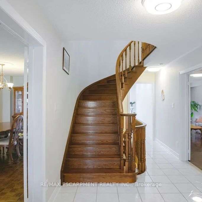 Detached Home For Lease | W9251835 - Photo 1