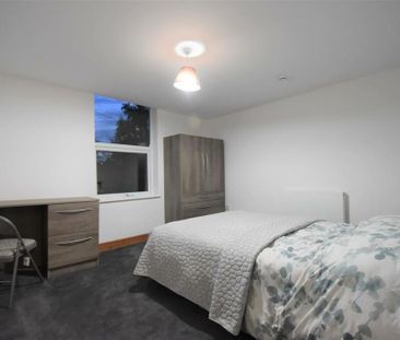 8 bedroom semi-detached house to rent - Photo 2