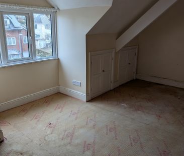 Top Floor 2 Bed Self Contained Flat To Let in Launceston - Photo 6