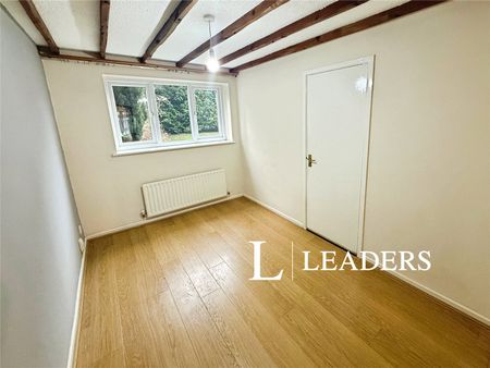 4 bedroom house to rent Hadleigh Close, Westbury Park, Newcastle Under Lyme, Staffordshire, ST5 - Photo 2