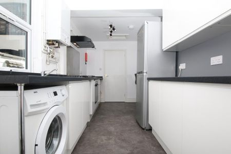 3 bedroom terraced house to rent - Photo 5