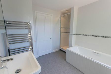 2 bedroom semi-detached house to rent - Photo 5