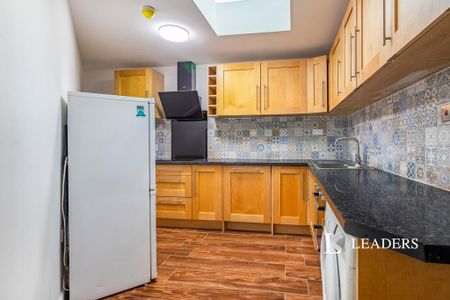 1 bedroom in a house share to rent - Photo 4