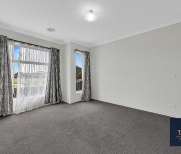 Spacious Family Home in a Prime Cranbourne East Location!! - Photo 5