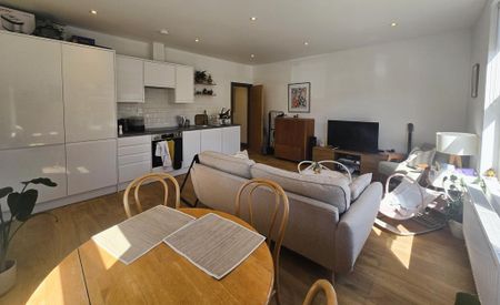 2 bedroom ground floor maisonette to rent - Photo 2