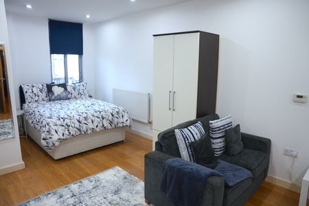 Studio Flat, Caspian Apartments, E14 - Photo 3