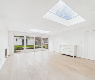 3 bedroom House in Moordale Avenue, Bracknell - Photo 1