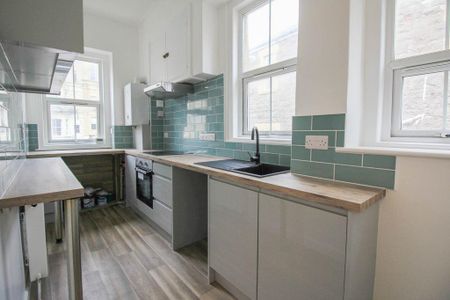 2 bedroom flat to rent - Photo 4