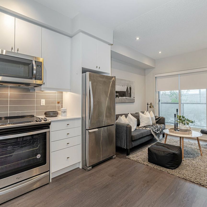 For Lease - 555 William Graham Drive Unit# 215, Aurora, Ontario - Photo 1