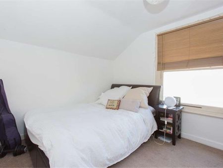 3 bedroom flat to rent - Photo 3