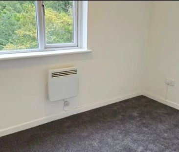 Charminster Close, SWINDON - Photo 6