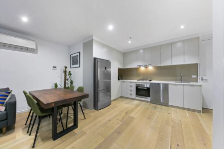 Spacious light filled courtyard! - Photo 5