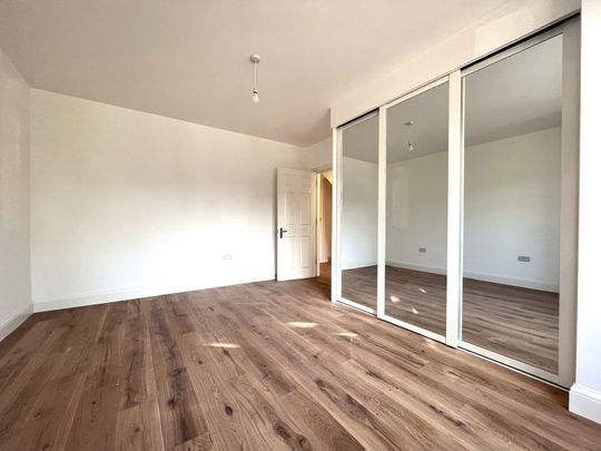 2 bed PRIVATE GARDEN, Windmill Road, London, W5 4DL - Photo 1