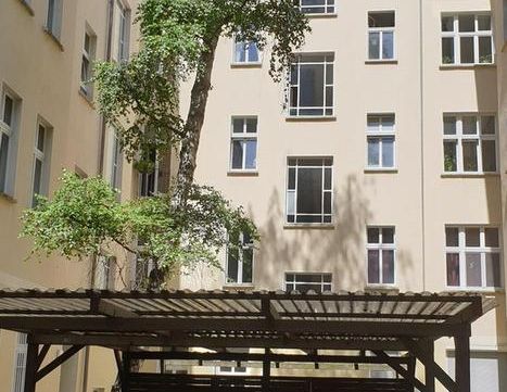 Boxhagener Kiez und trotzdem ruhig - gemütliche möblierte Altbauwohnung mit Charme! - Photo 1