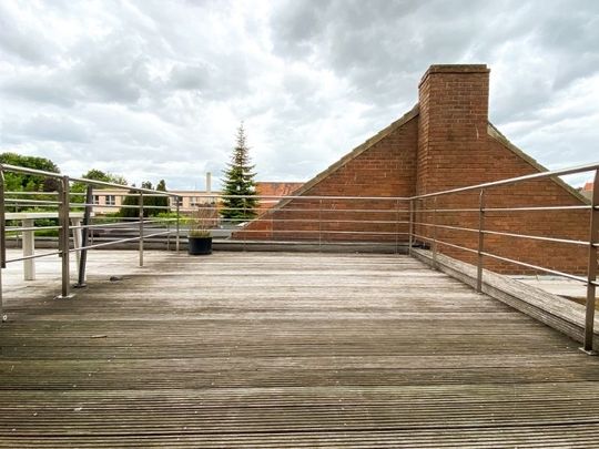 RUIM APPARTEMENT MET TWEE SLAAPKAMERS EN TERRAS IN CENTRUM SLEIDINGE - Photo 1