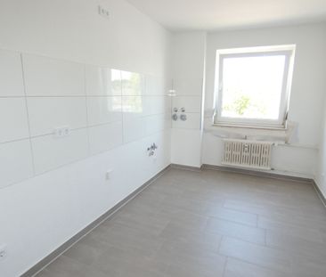 *** Attraktive 3-Zi.-Whg. mit Balkon! Erstbezug nach Sanierung! *** - Photo 1