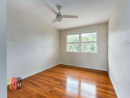AIR CONDITIONED 2 BEDROOM UNIT WITH COURTYARD! - Photo 3
