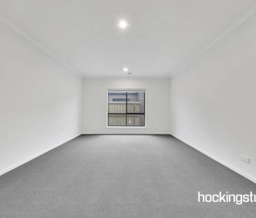 As New Spacious, Sophisticated Family Home In Woodstock - Photo 4