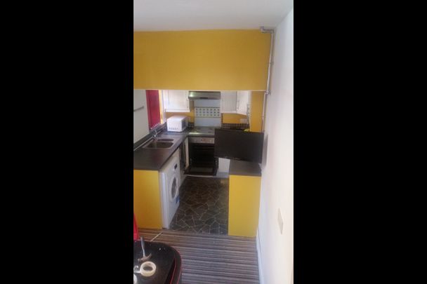 Room in a Shared House, Brentbridge Road, M14 - Photo 1