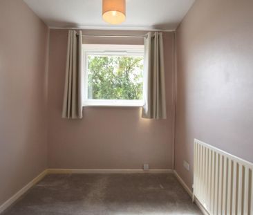 3 bedroom end of terrace house to rent - Photo 2