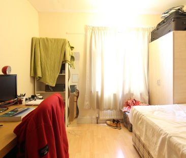 6 bedroom terraced house to rent - Photo 4