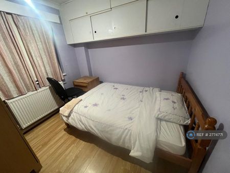 6 bedroom detached house to rent - Photo 2