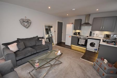 Prenton Road East, Prenton - Photo 2