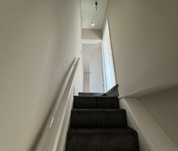 Newly Renovated 2-Bed Terrace in Hoyland – Perfect for Long-Term Let! - Photo 6