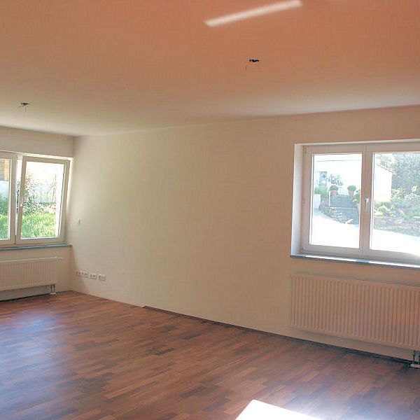 Moderne Erdgeschosswohnung in schöner Höhenlage - Photo 1