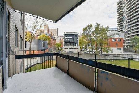 3555 Cote-des-Neiges Road, Montréal, QC - Photo 4