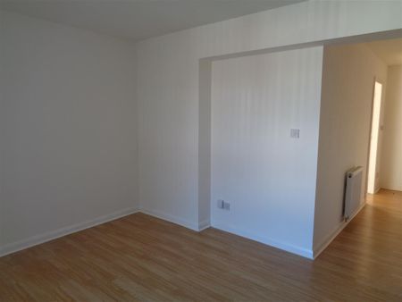 1 Bedroom Flat for Rent - Photo 2