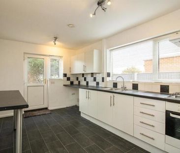 2 bedroom semi-detached house to rent - Photo 6