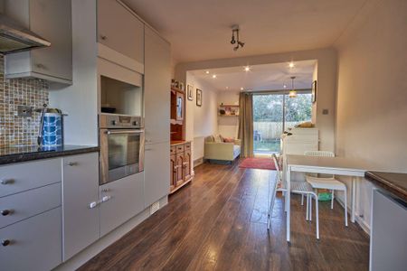 3 bedroom terraced house to rent - Photo 5