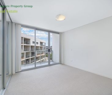 Modern Split-Level 2 Bedroom Apartment with Parking Prime Location - Photo 6
